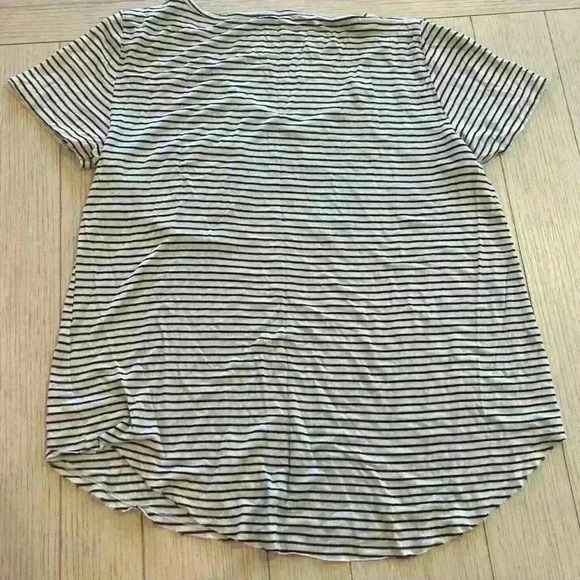 Black and white striped hollister tee shirt size medium - Picture 2 of 3